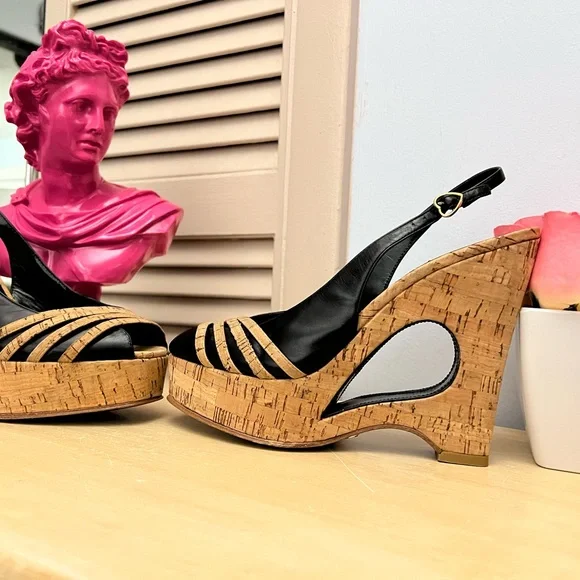 đź’—NWOT BETSEY JOHNSON WEDGESđź’— - Picture 3 of 16